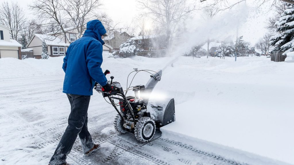 Snow-removal work with a snow blower